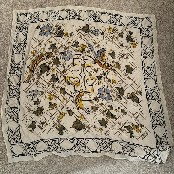 Scarf - Picture 1 of 3